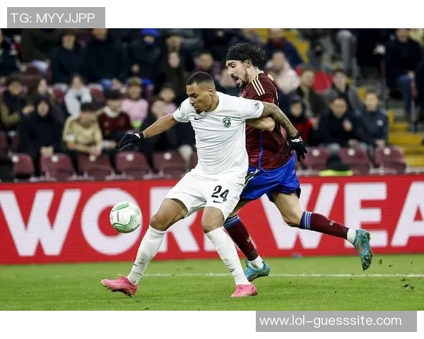 中超激战AC米兰与本菲卡战成平局帽子戏法引发全场热烈反响