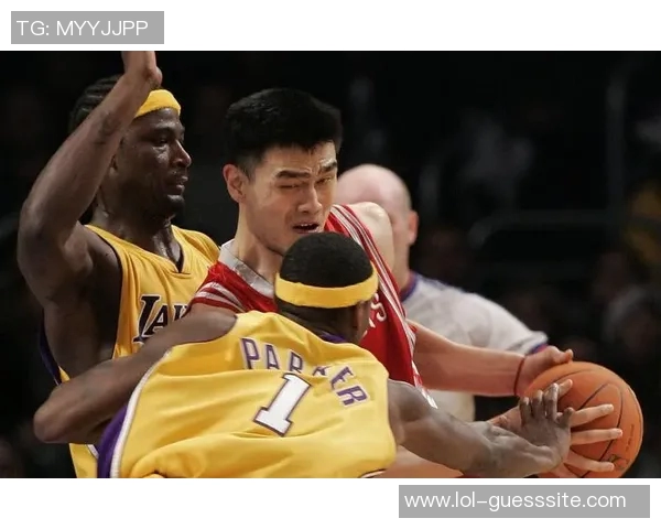 姚明罚球视频回顾：重温传奇巨星的精准投篮瞬间与赛场风采