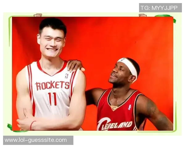 姚明扣篮全场展现巨星风采引发观众热烈欢呼与惊叹