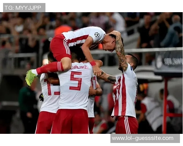 欧冠激战：AC米兰大胜拜仁五球狂潮红牌事件引发全场热议